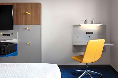 Queen Suite with One Queen Bed and Jetted Tub - Non-Smoking