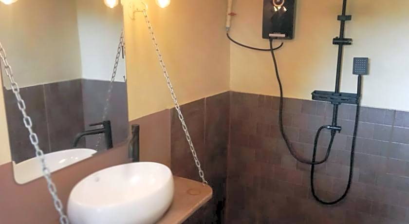 Fandee Island - Tad Lo - Bolaven Loop Pakse