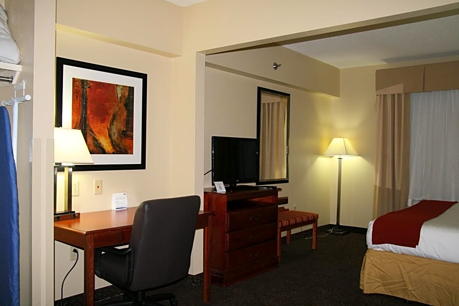 Holiday Inn Express & Suites Greenville, an IHG Hotel