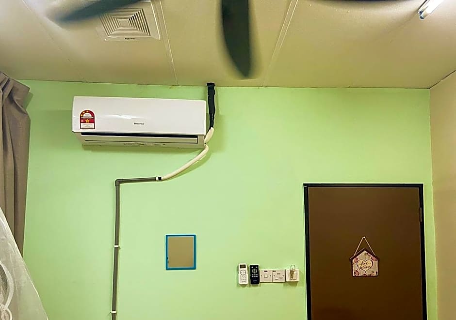 Hostel Black88 Airport Transit - Self Check in