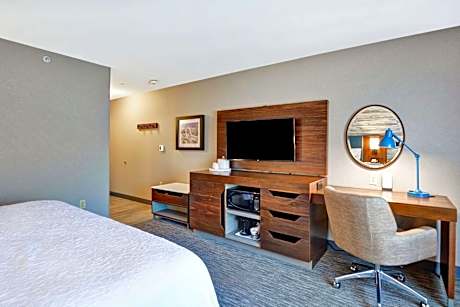 King Room with King Bed - Non-Smoking