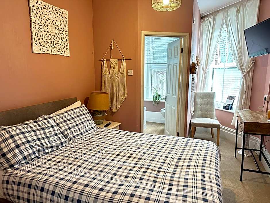 The Boho - 4 min walk to beach & town