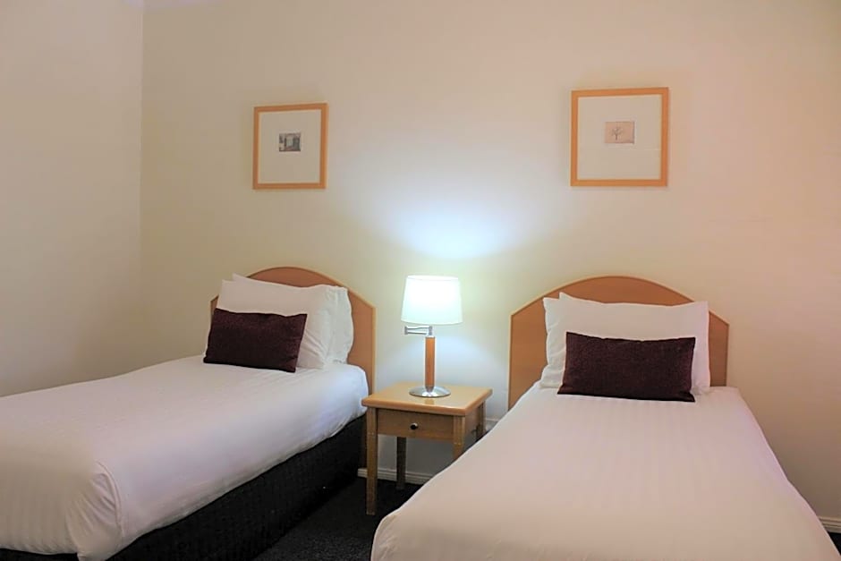 Carlyle Suites & Apartments