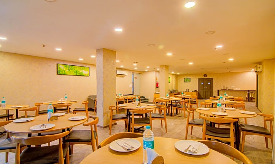 Treebo Trend Apple Tree Express