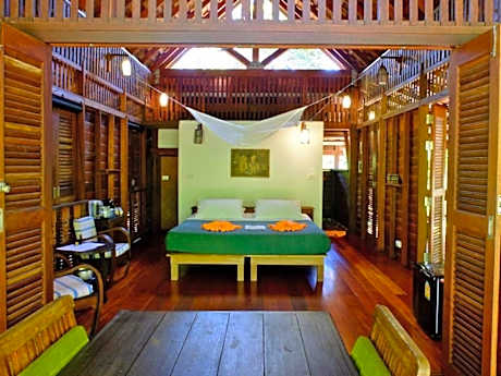 Bungalow with Garden View