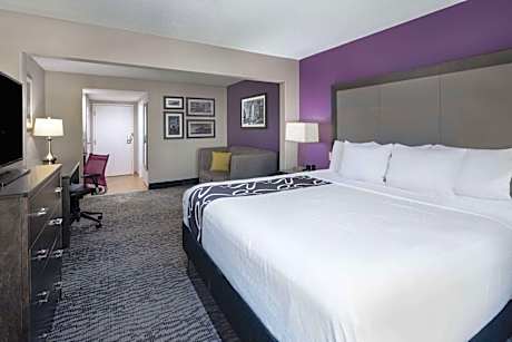 Executive King Room with Sofa Bed - Non-Smoking