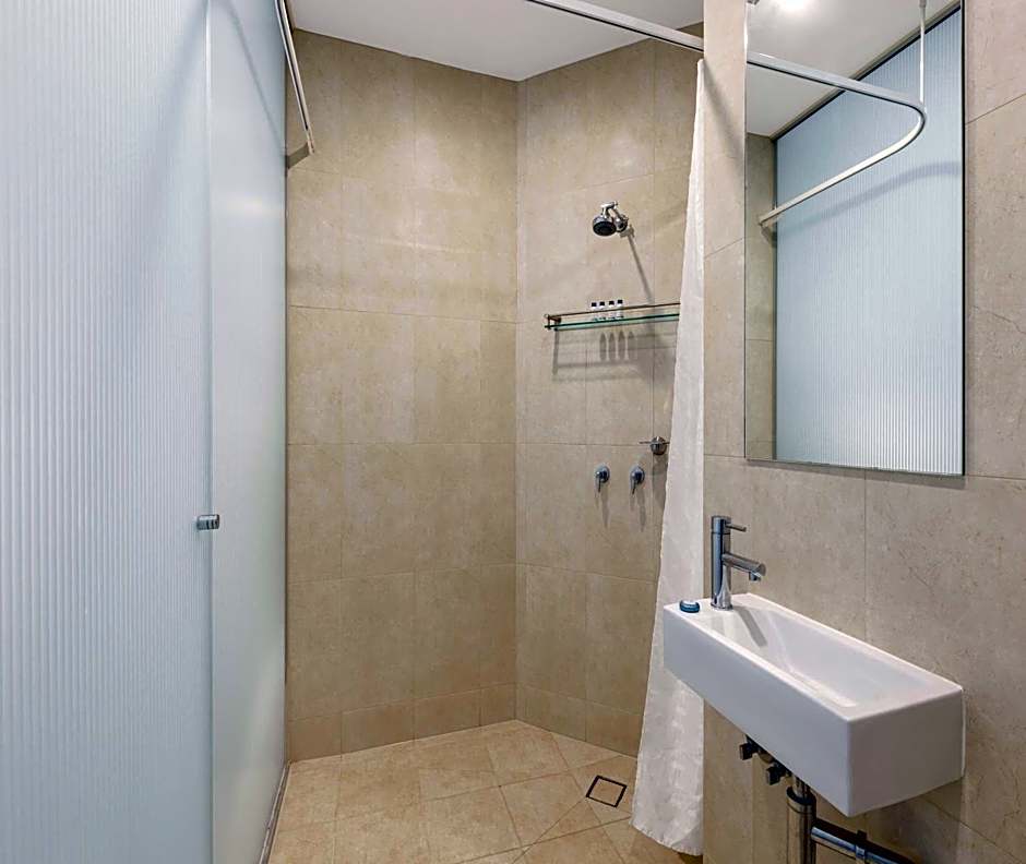 Oaks Melbourne on Collins Hotel