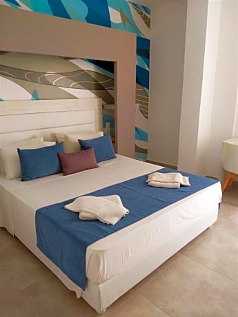 Superior Double or Twin Room with Partial Sea View