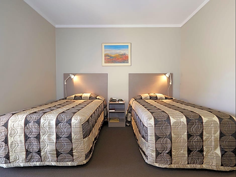 Seasons Hotel Newman