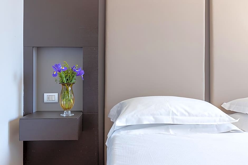 Wall Art Hotel & Residence