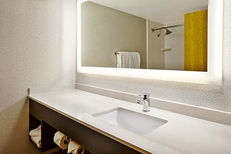 King Suite - Non-Smoking