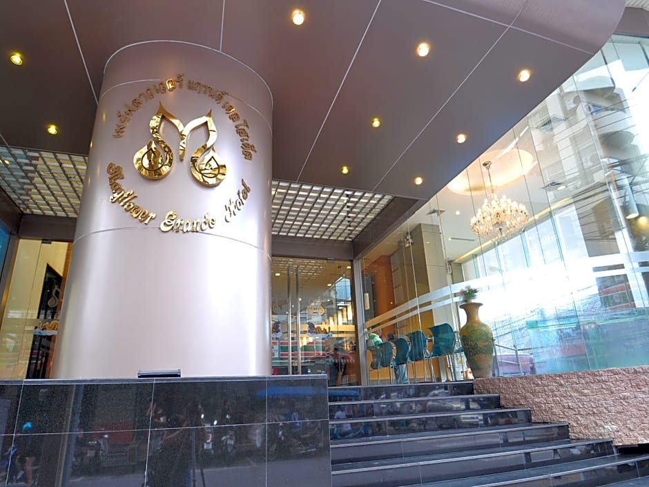 Mayflower Grande Hotel