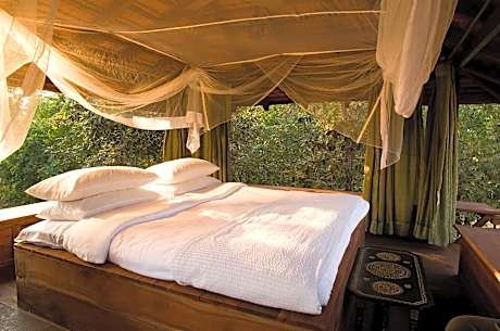 Colonial Bungalows with Machaan