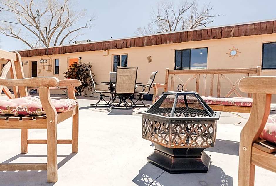Home Style Apartments - 1 & 3 BR Suites with Full Kitchen