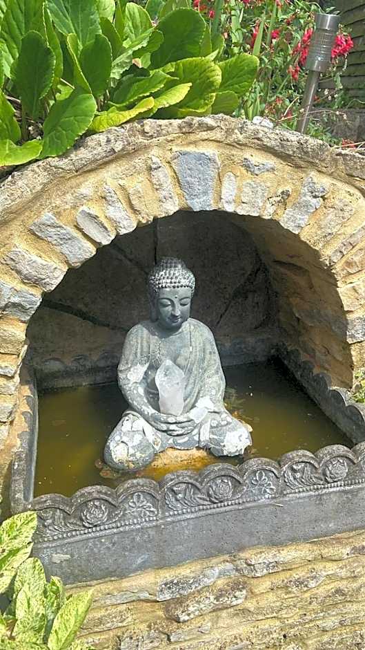 Rie's Retreat- The Gold Room