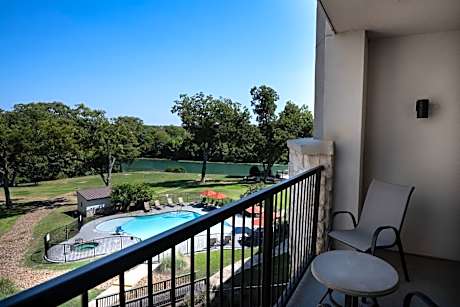 Queen Room with Two Queen Beds and Balcony - River View