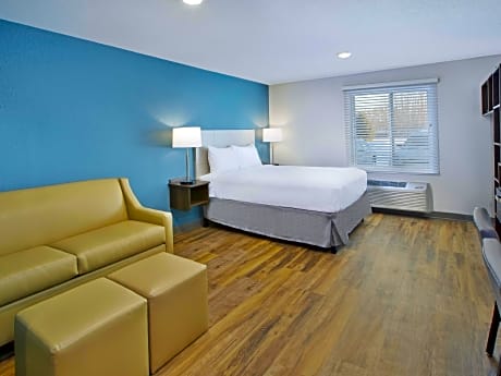 Deluxe Studio 1 Queen Bed Non-smoking