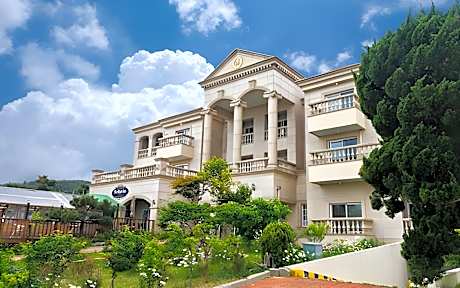 Yangyang Golden Bay Pension