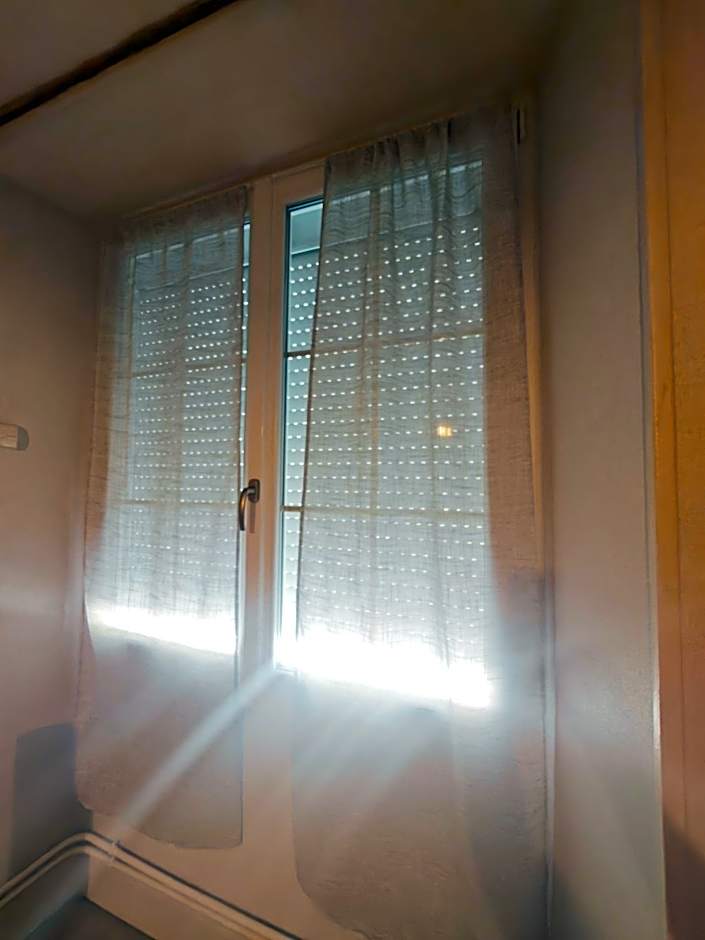 chez Émile côté face maison entière, 3 chambres, 2 salles de bains,jardin et terrasse