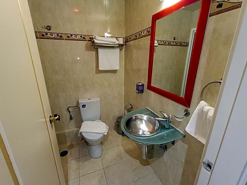 Queens Leriotis Hotel