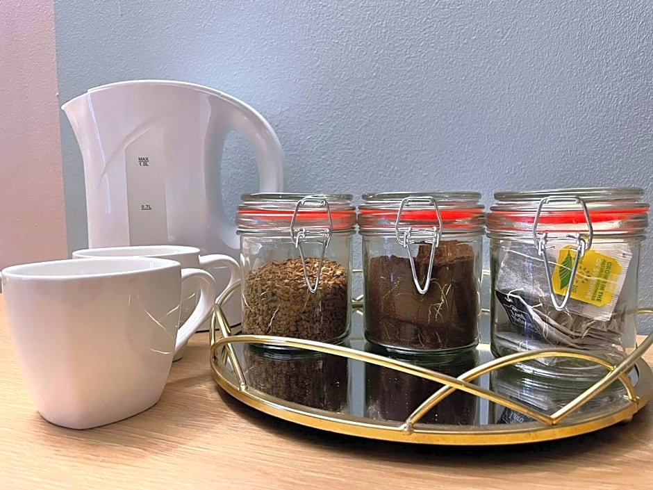 Rynek 14 - Pokoje hotelowe - Cafe&Restaurant - Parking - OrangeTV