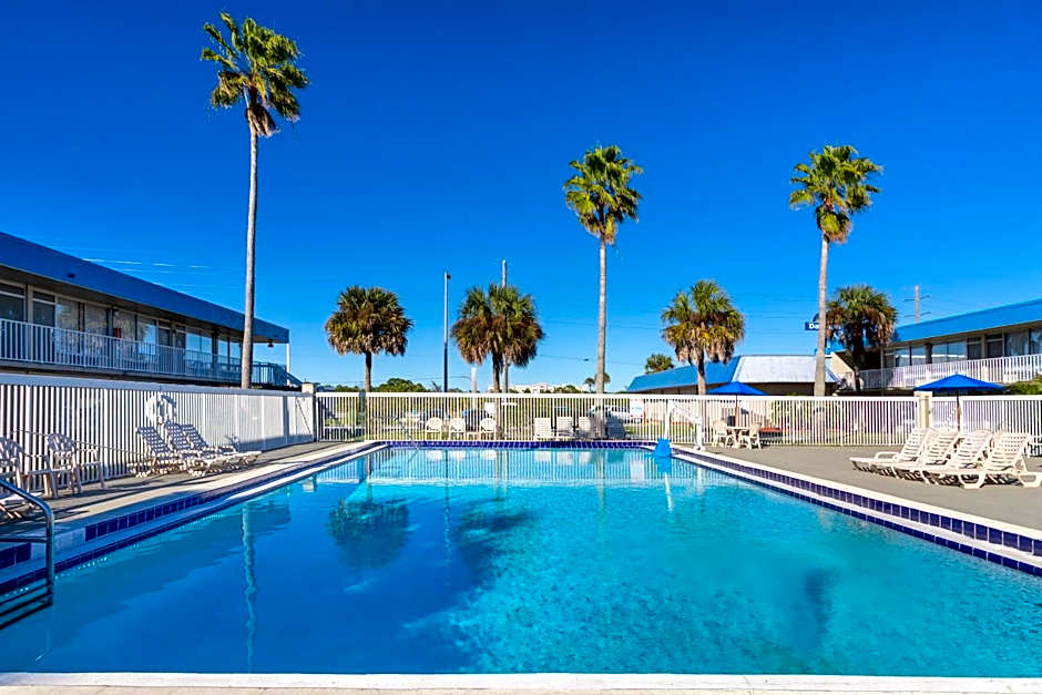 Days Inn by Wyndham Titusville Kennedy Space Center