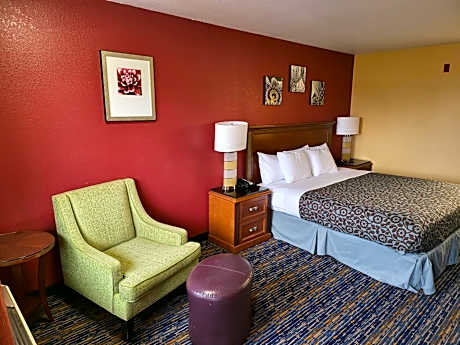 Deluxe King Room - ADA - Non-Smoking
