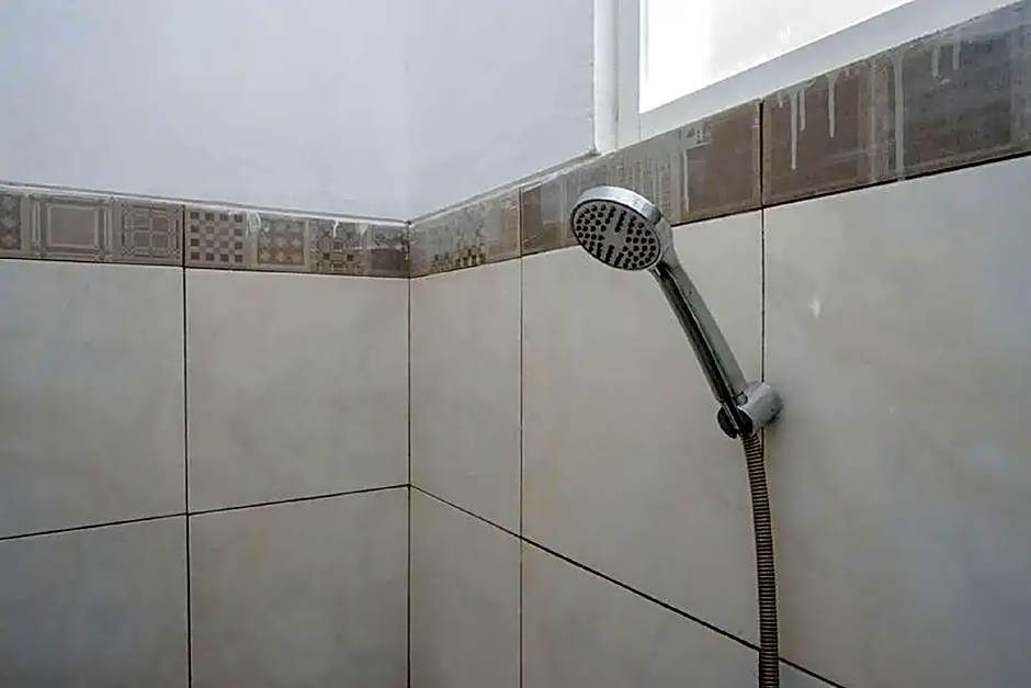 RedDoorz Plus near Taman Rekreasi Selecta 2