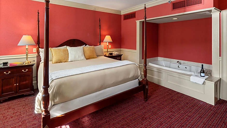 Photo 1 of 5 of Luxury 1 King Bed Suite