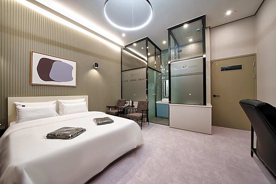 Hotel Hermes at Yongin Everland Station