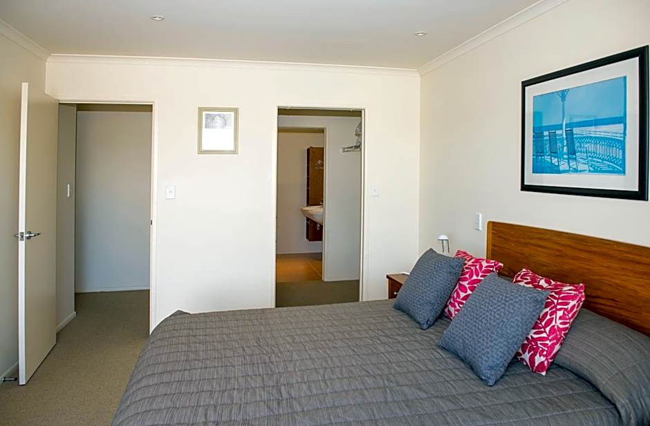 The Reef Beachfront Apartments