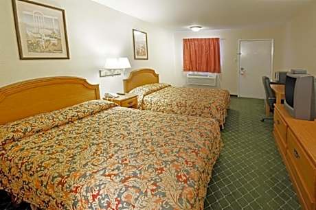 Queen Room with Two Queen Beds - Smoking