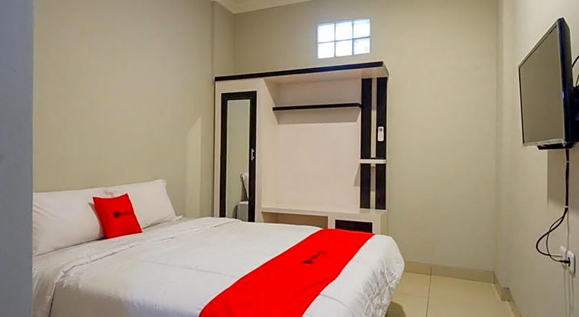 RedDoorz Plus near Jogja City Mall 5