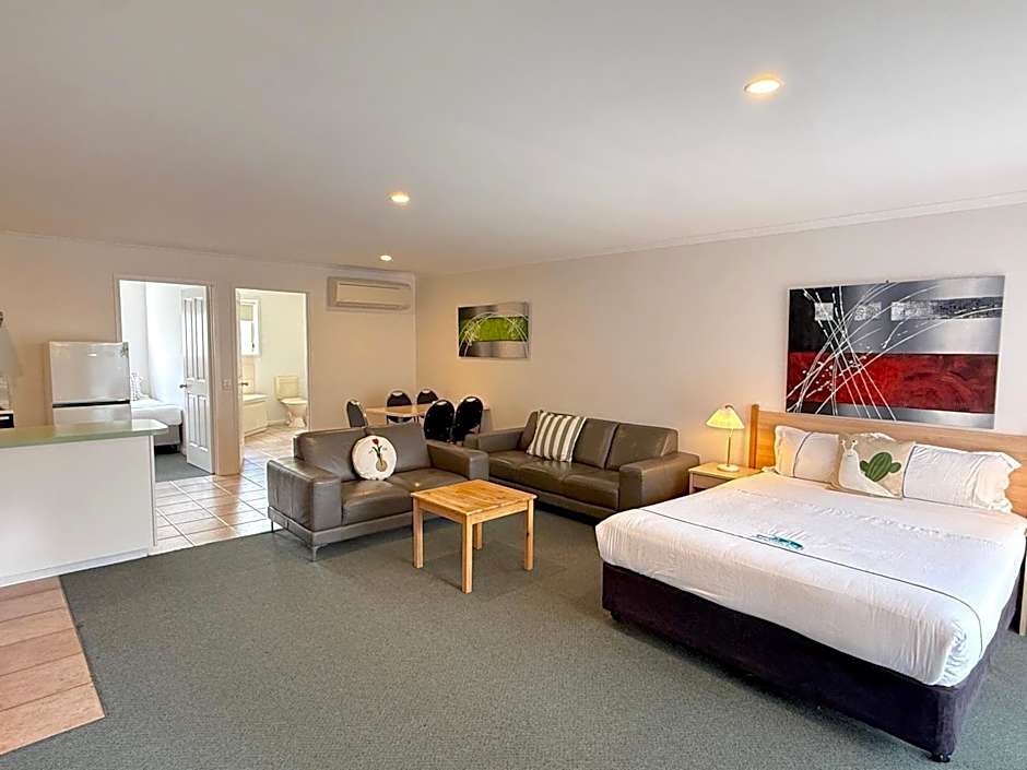 Beachcomber Motel & Apartments