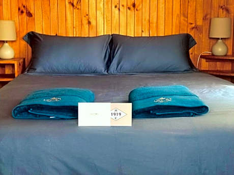 Country View Cottage with Queen Bed - Non-Pet Friendly