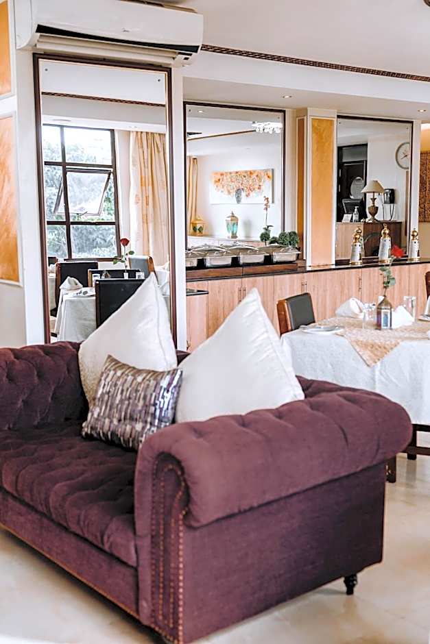 Saab Royale Hotel