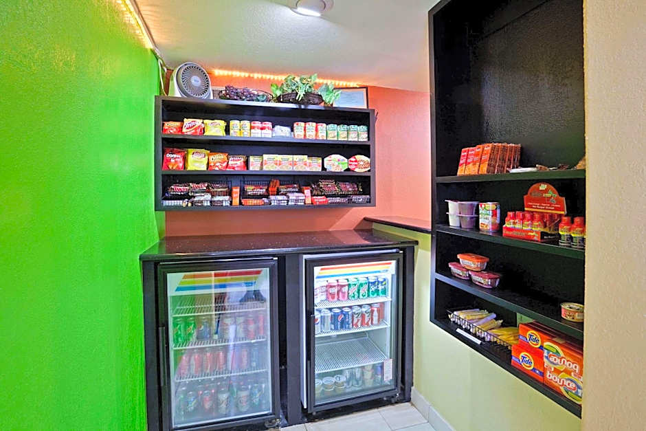 La Quinta Inn & Suites by Wyndham Salina