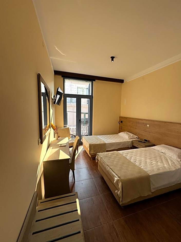 Alley Rooms
