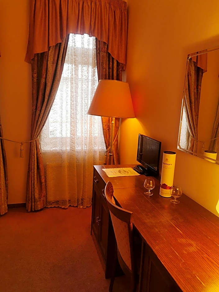 River Star Hotel