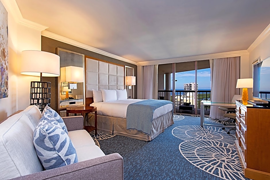 Foto 1 daripada 2 — Signature 1 King Bed, Accessible, Gulf View