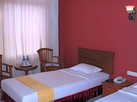 Standard (Twin Beds)