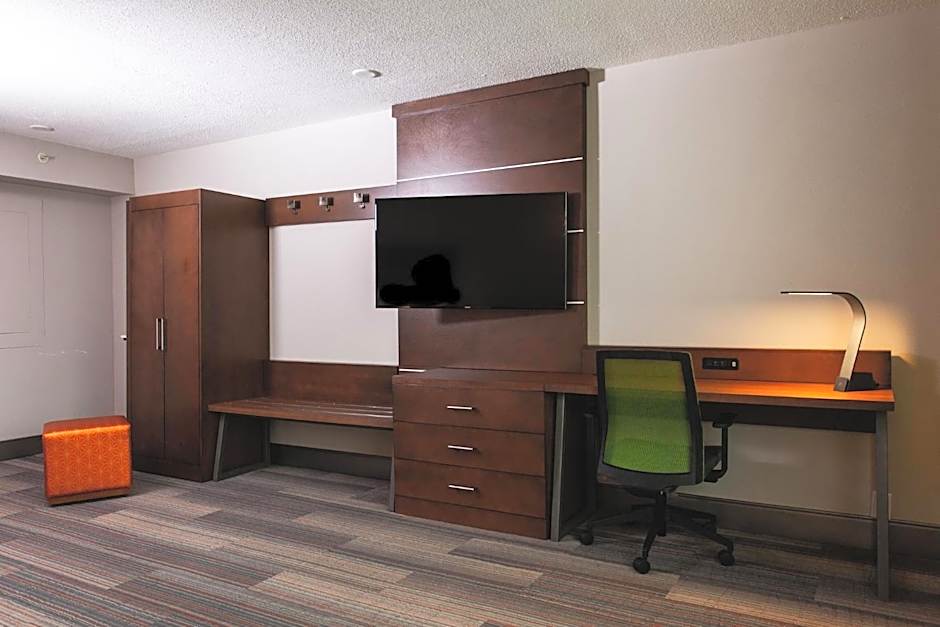 Holiday Inn Express & Suites Atlanta Perimeter Mall Hotel By IHG