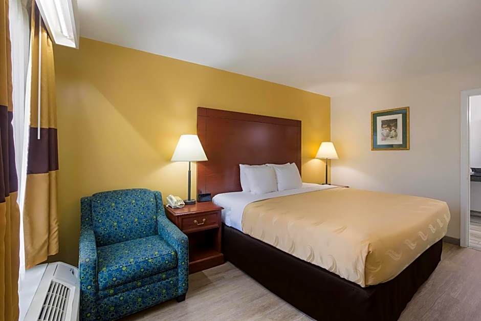 Quality Inn & Suites Greensboro near Lake Oconee