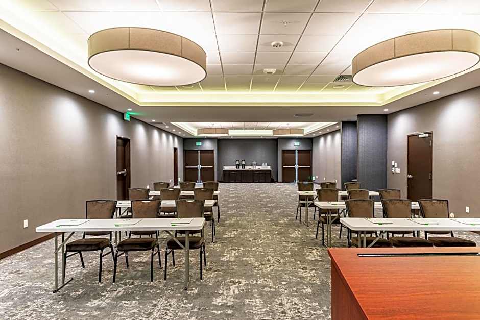 Holiday Inn & Suites Silicon Valley - Milpitas by IHG