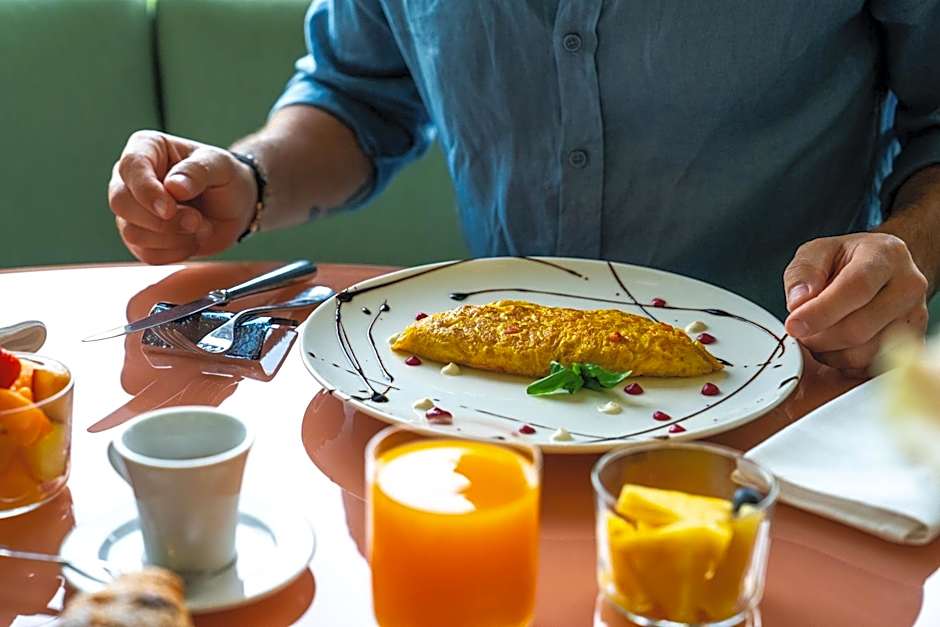 Panoramic Hotel Plaza