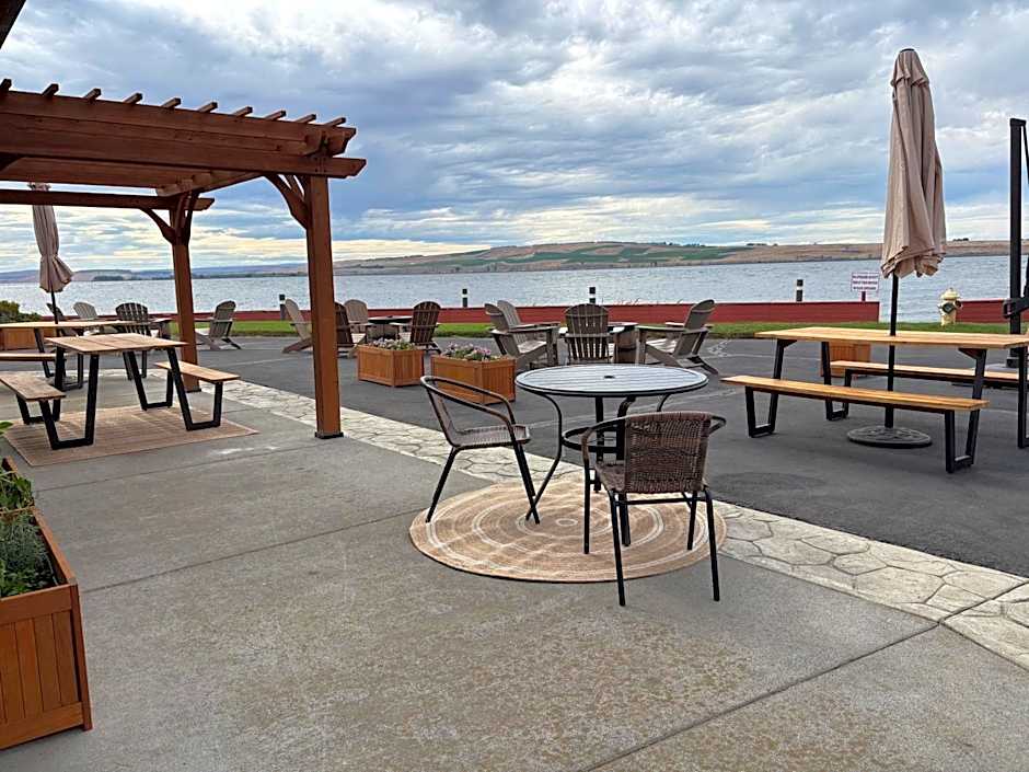 River Lodge and Cabins