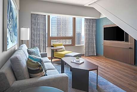 Superior, M Club Lounge Access, Bi-Level Suite, In Loft: 1 King, Sofa Bed, High Floor