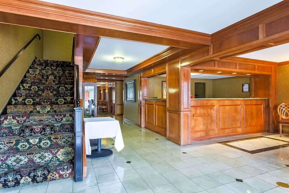 Clarion Inn and Summit Center