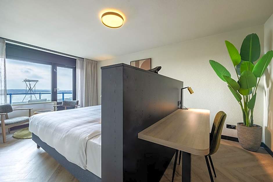 Leonardo Hotel IJmuiden Seaport Beach