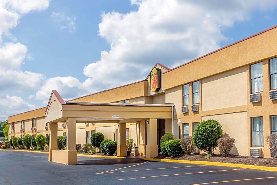 Super 8 by Wyndham Knoxville Downtown Area